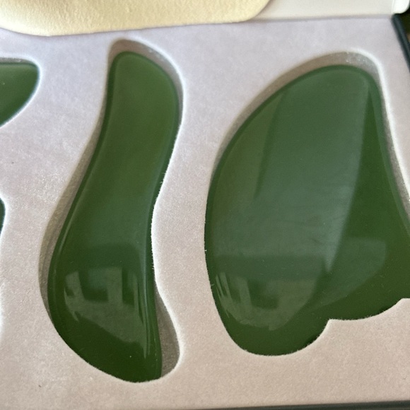 AUKUTOCO 4PCS Face & Body Gua Sha Tools Sculpting Tool Massage Jade Green NIB - Picture 2 of 6